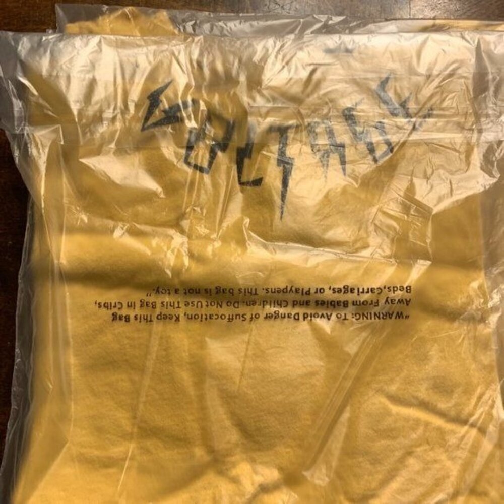 AC/DC High Voltage Short Sleeve Graphic T-Shirt Yellow NEW - Picture 4 of 5